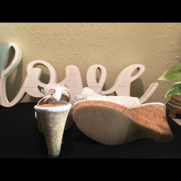 White wedge heels - Picture 7 of 7